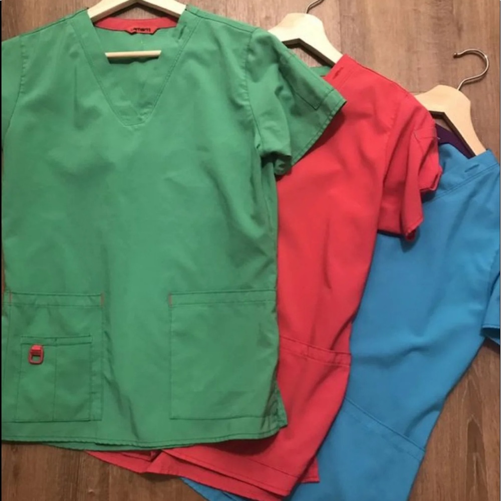 🥦SOLD🥦3 Super cute seTs CARHARTT Scrubs.